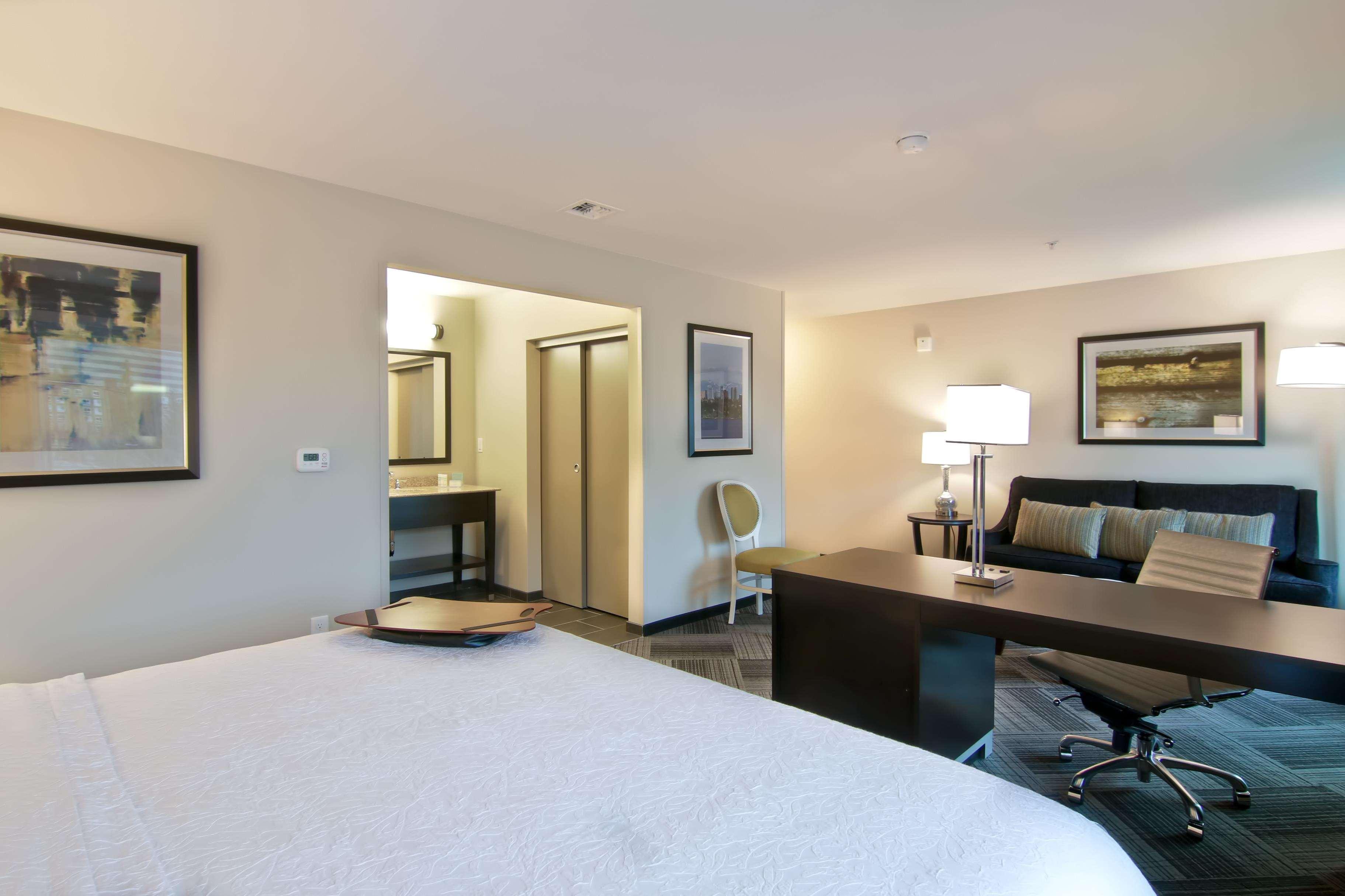 Hampton Inn & Suites Bellevue Downtown/Seattle Bagian luar foto