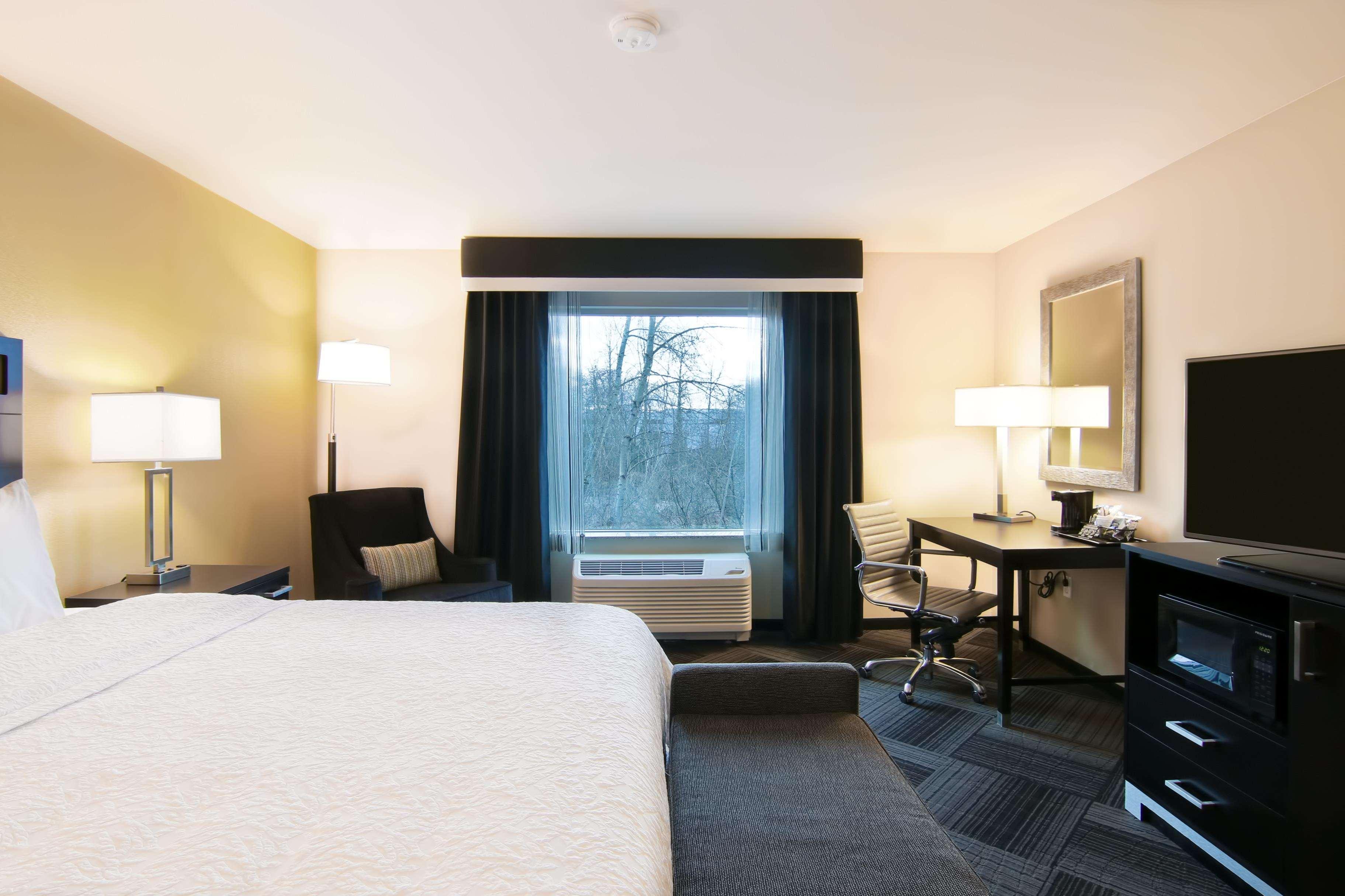 Hampton Inn & Suites Bellevue Downtown/Seattle Bagian luar foto