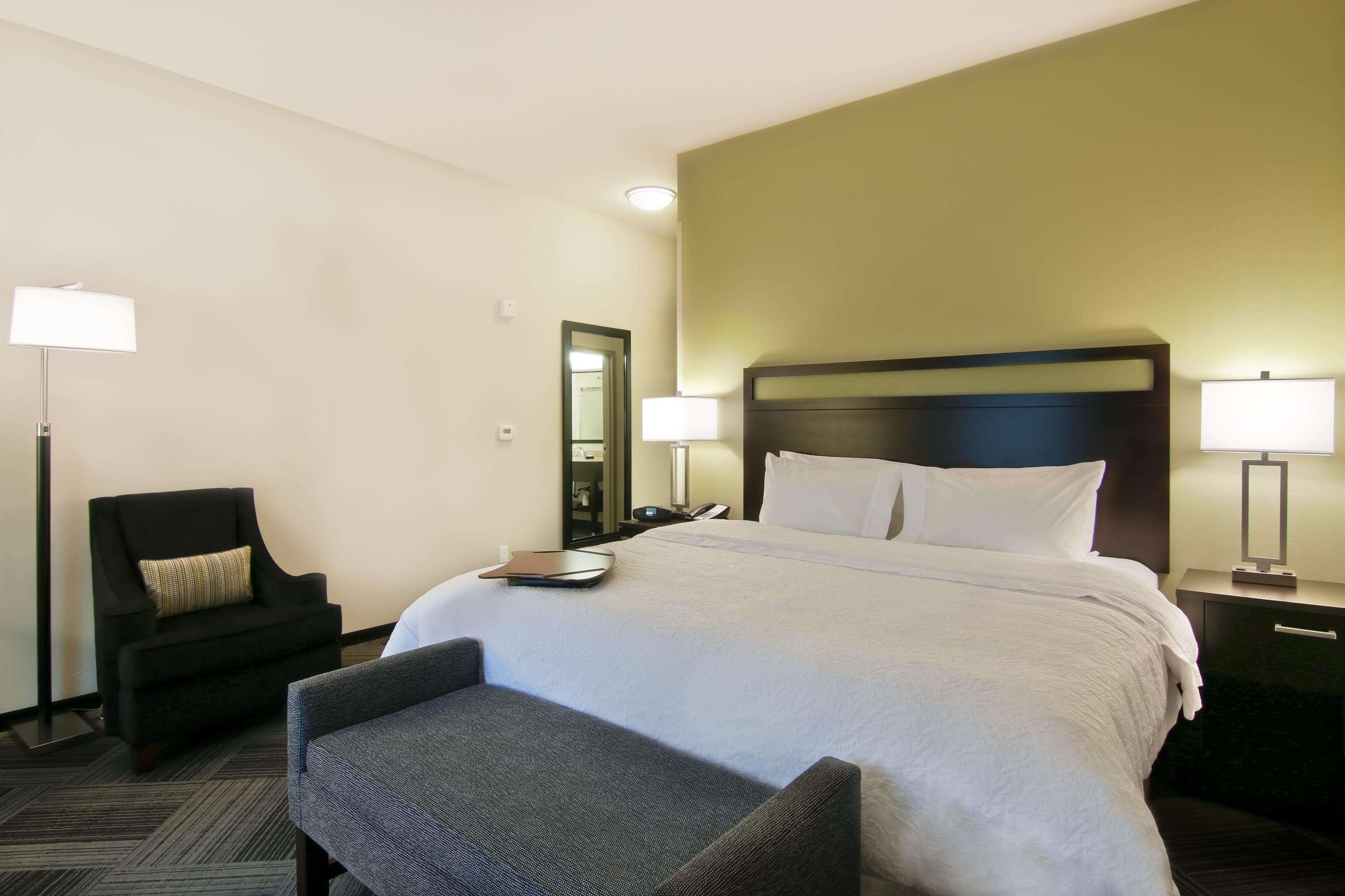 Hampton Inn & Suites Bellevue Downtown/Seattle Bagian luar foto