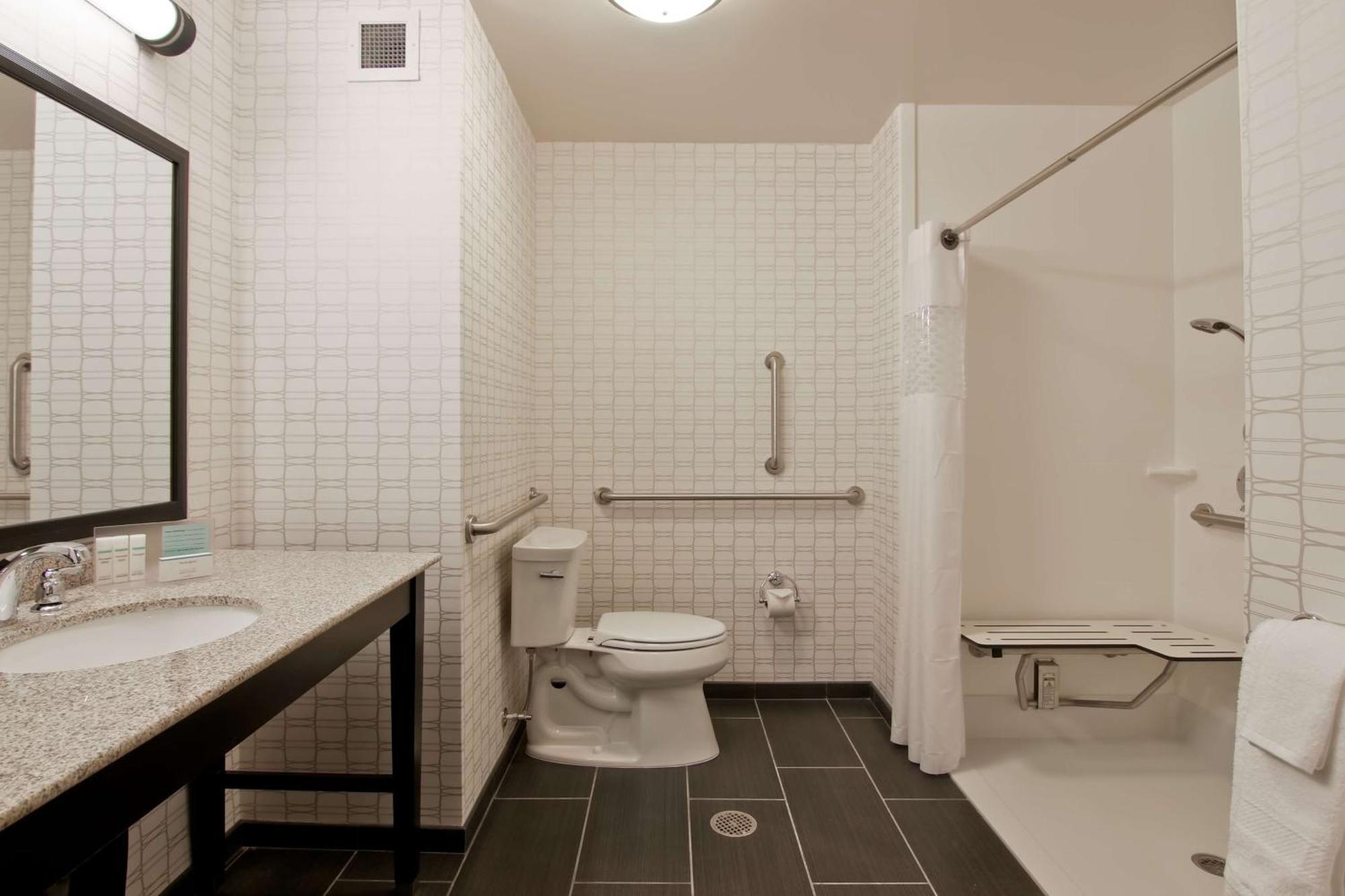 Hampton Inn & Suites Bellevue Downtown/Seattle Bagian luar foto