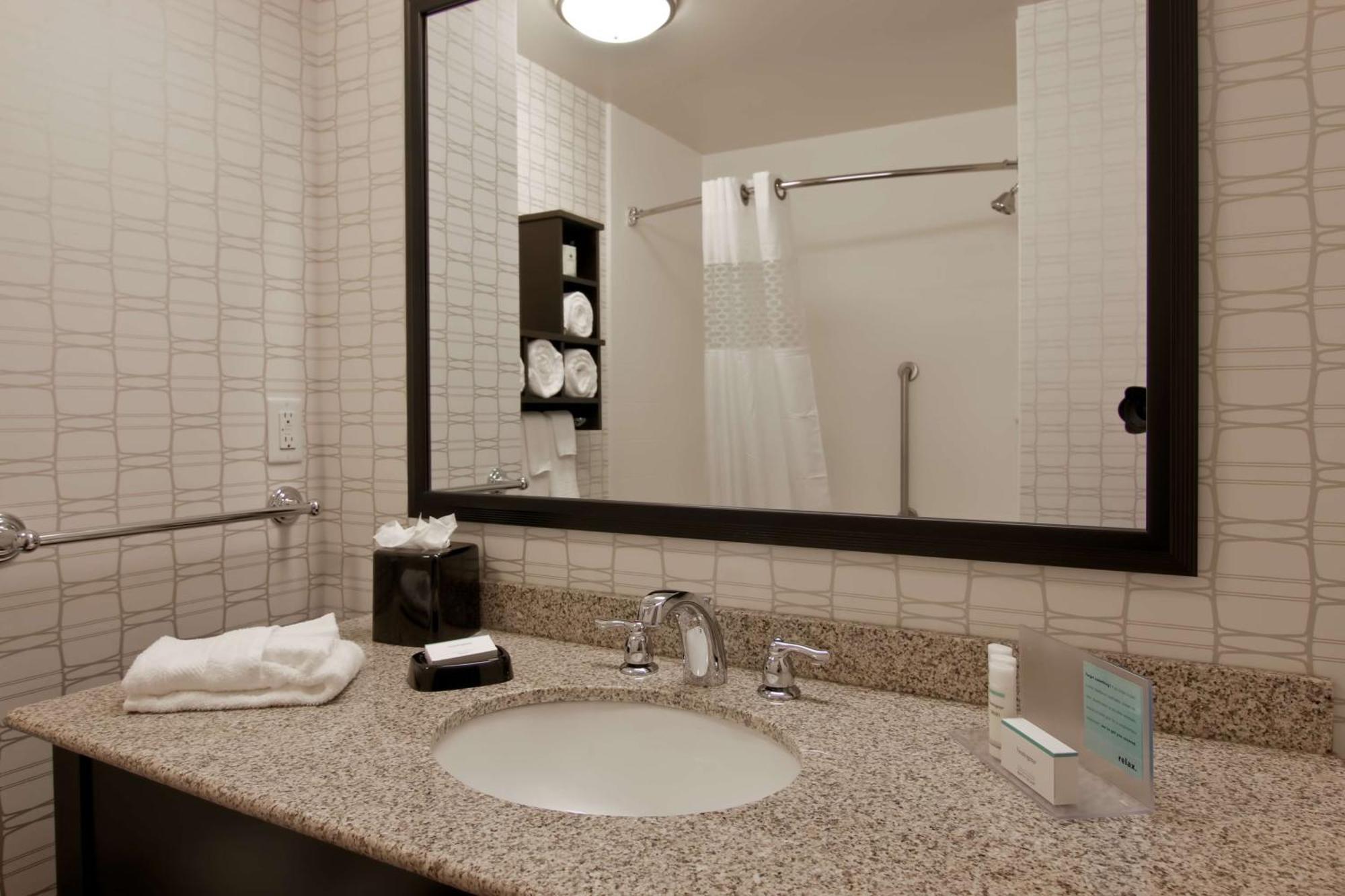 Hampton Inn & Suites Bellevue Downtown/Seattle Bagian luar foto