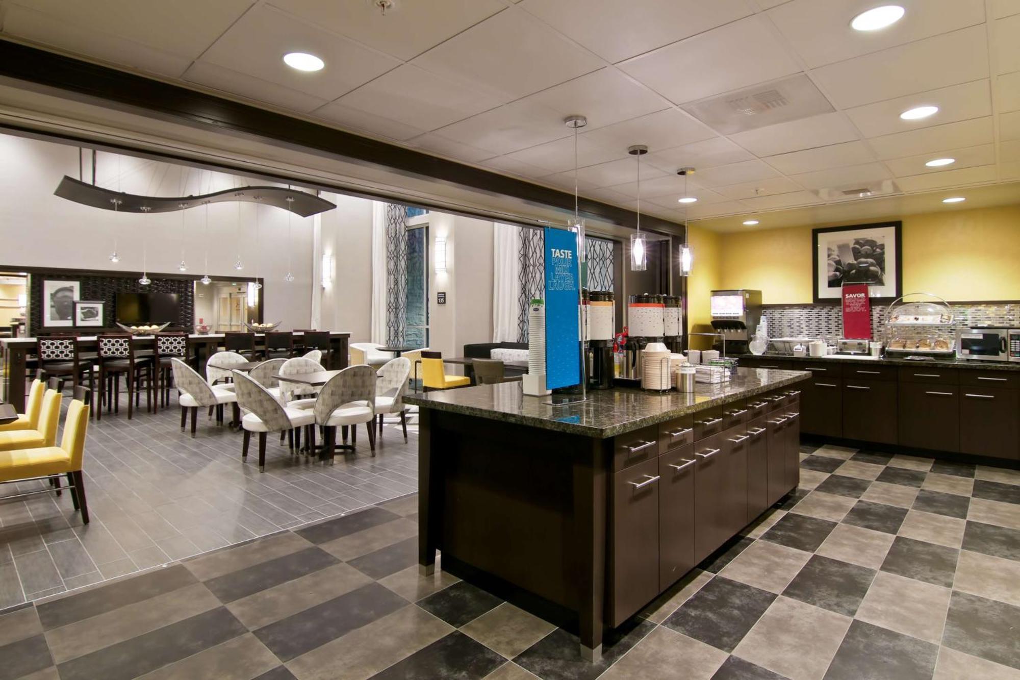 Hampton Inn & Suites Bellevue Downtown/Seattle Bagian luar foto