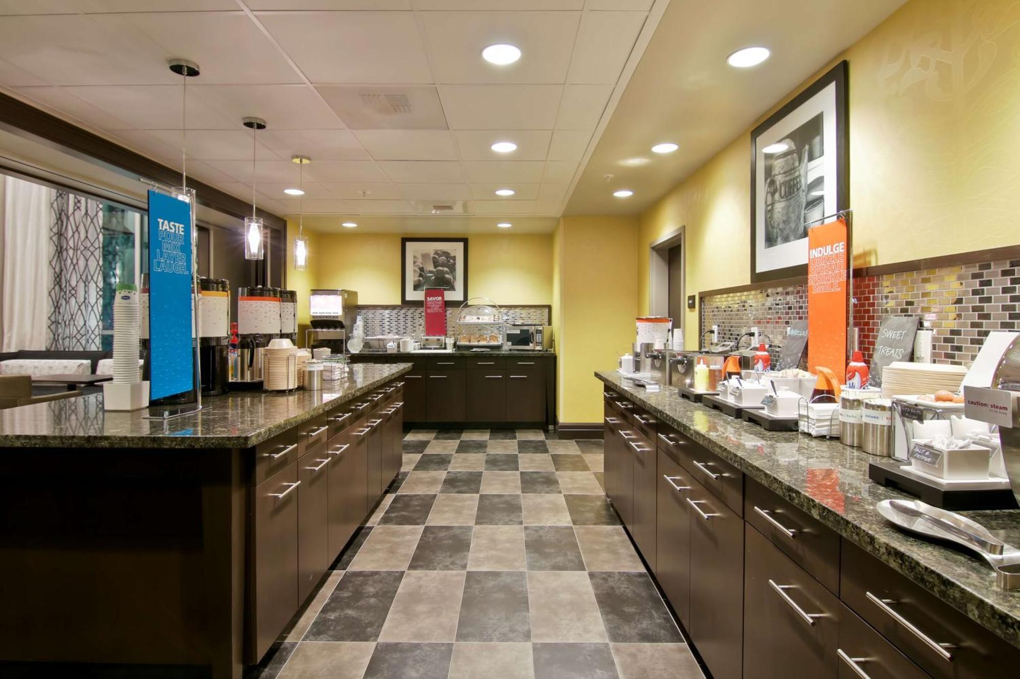 Hampton Inn & Suites Bellevue Downtown/Seattle Bagian luar foto