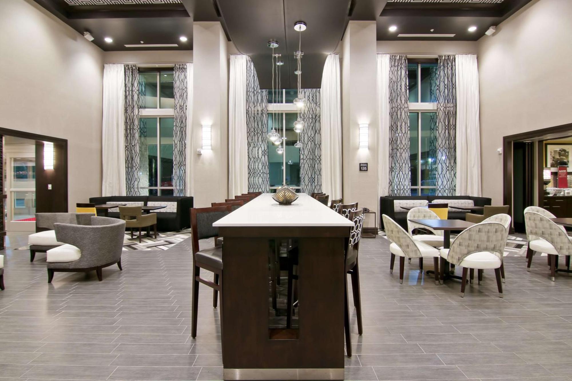 Hampton Inn & Suites Bellevue Downtown/Seattle Bagian luar foto