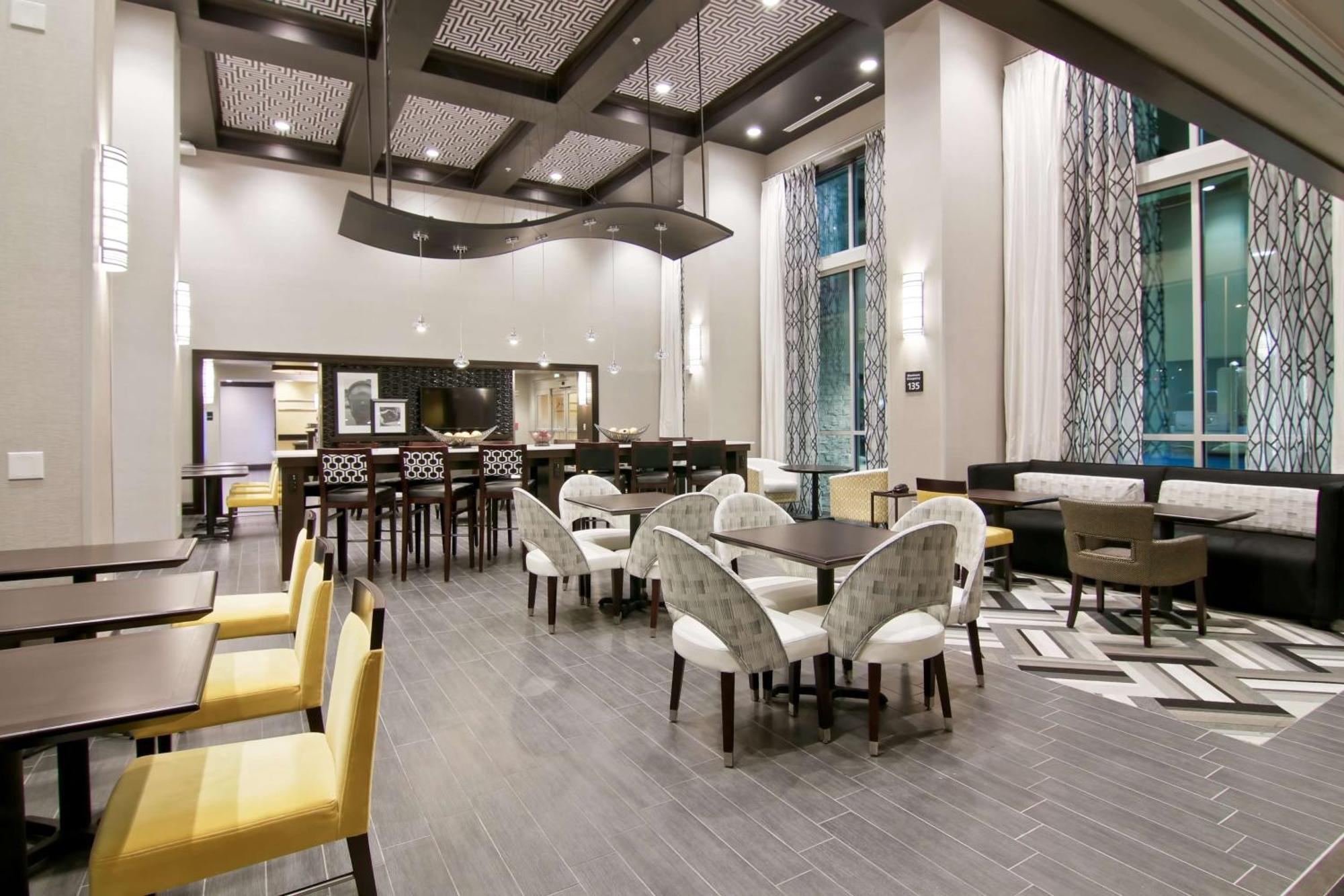 Hampton Inn & Suites Bellevue Downtown/Seattle Bagian luar foto
